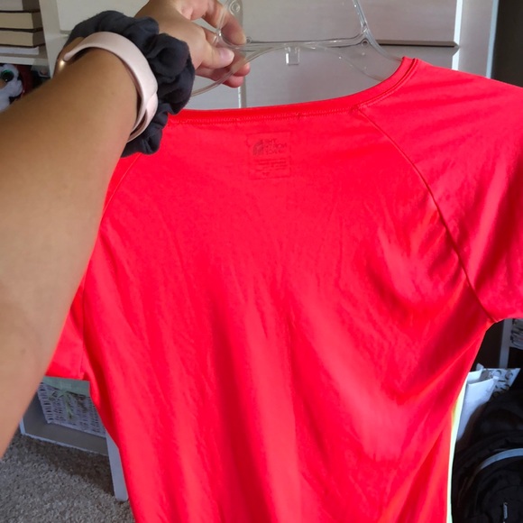Pink and yellow workout top from the north face - Picture 5 of 6